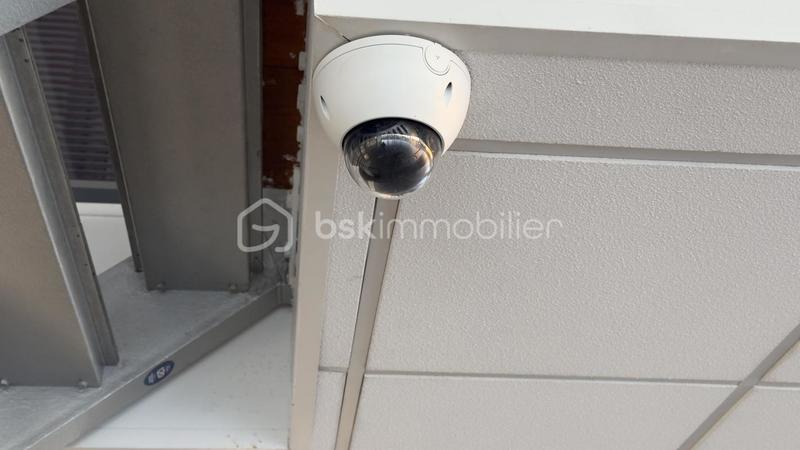 Local commercial - 1 500 m² - 20 pièces