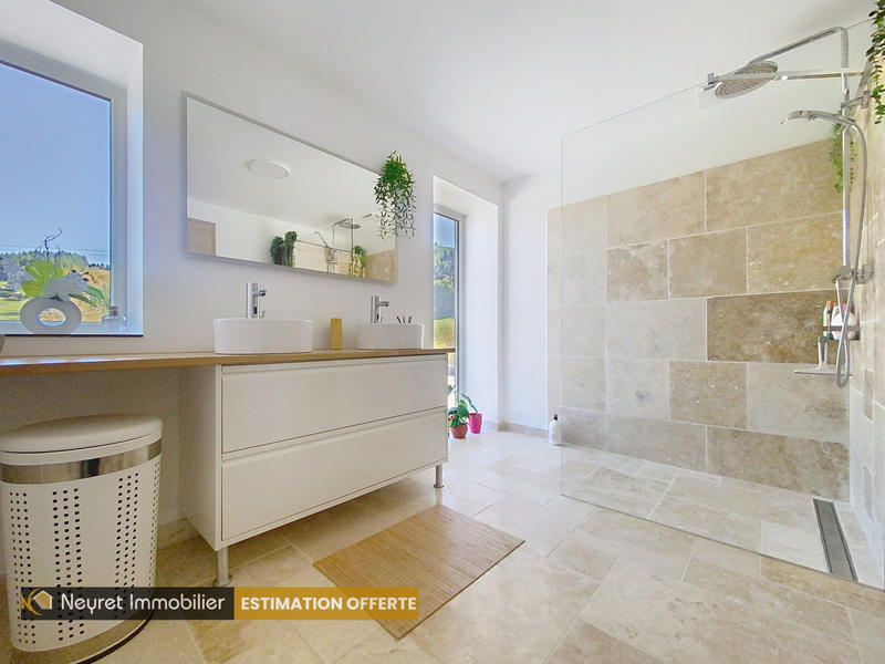 Maison - 180 m² - 4 pièces