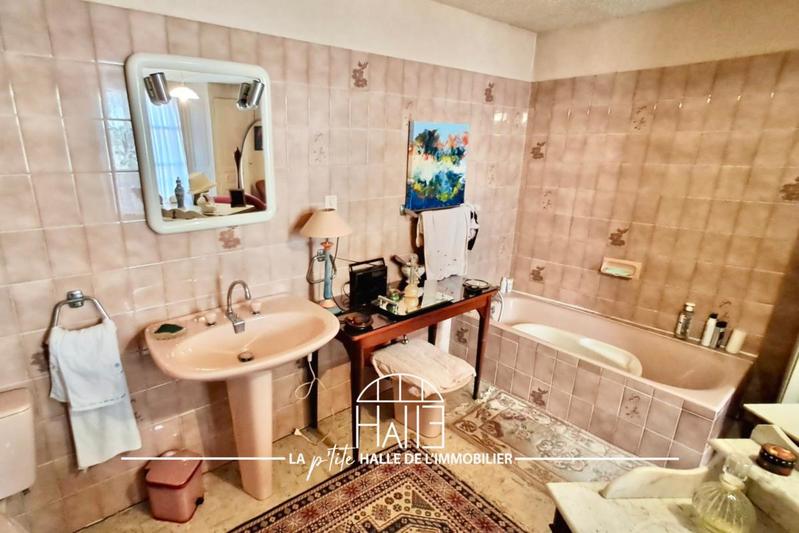 Maison - 214 m² - 6 pièces