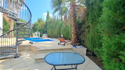 Maison - 210 m² - 8 pièces