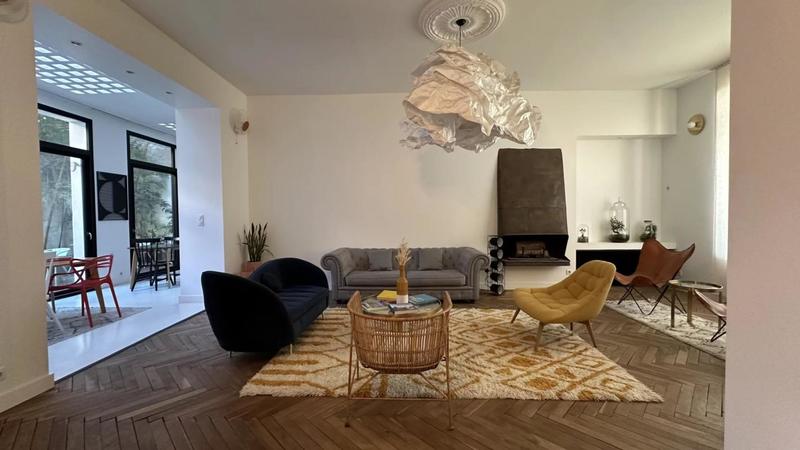 Propriété - 207 m² - 9 pièces