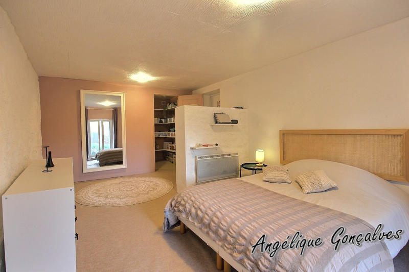 Maison - 200 m² - 10 pièces