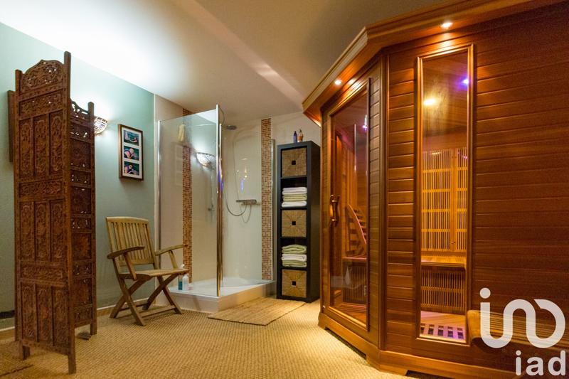 Maison - 244 m² - 9 pièces