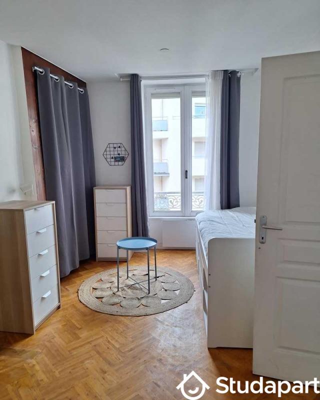 Chambre - 80 m² - 1 pièce