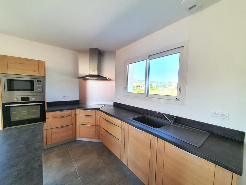 Maison - 102 m² - 5 pièces