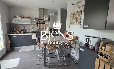 Maison traditionnelle - 110 m² - 6 pièces