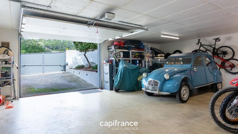 Propriété - 342 m² - 10 pièces