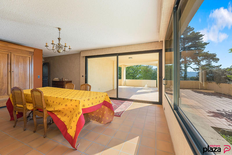 Villa - 320 m² - 7 pièces