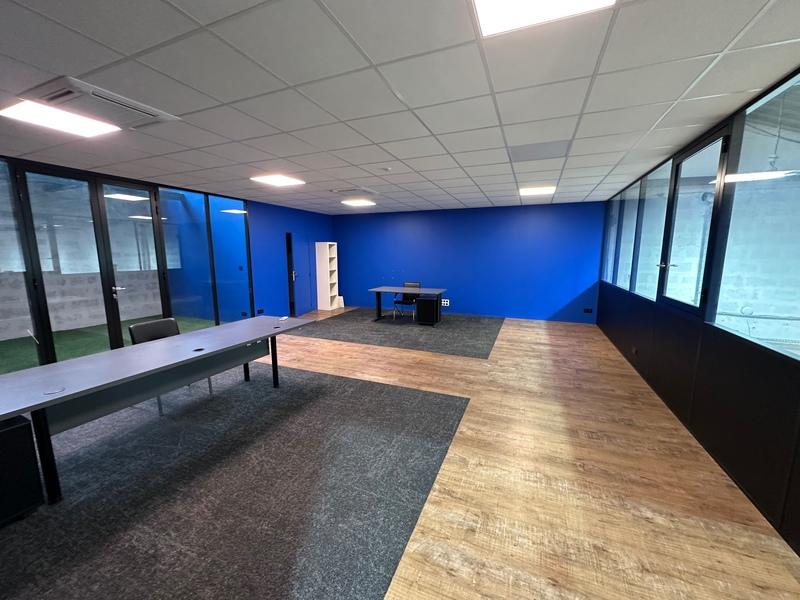 Entrepôt - 994 m² - 15 pièces