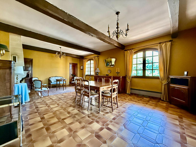 Maison - 264 m² - 9 pièces