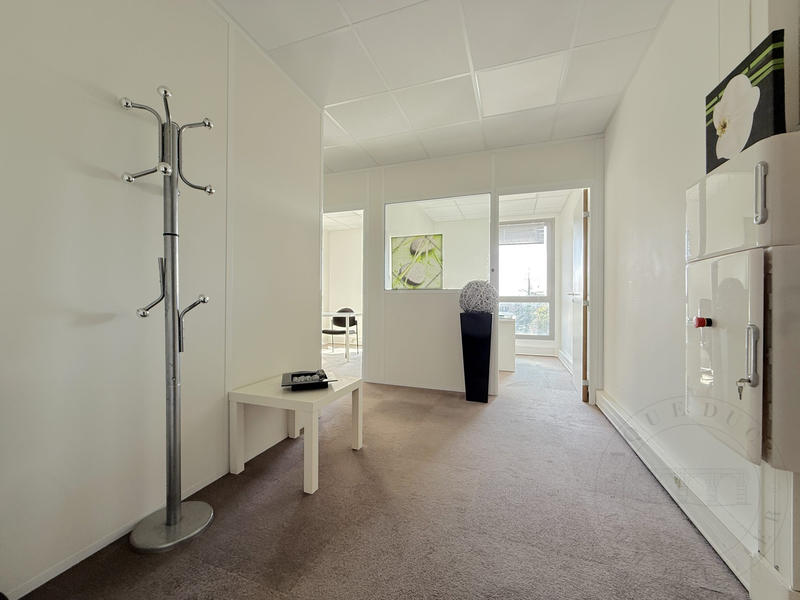 Bureau - 68 m² - 7 pièces