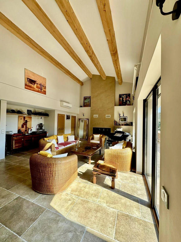 Villa - 247 m² - 7 pièces