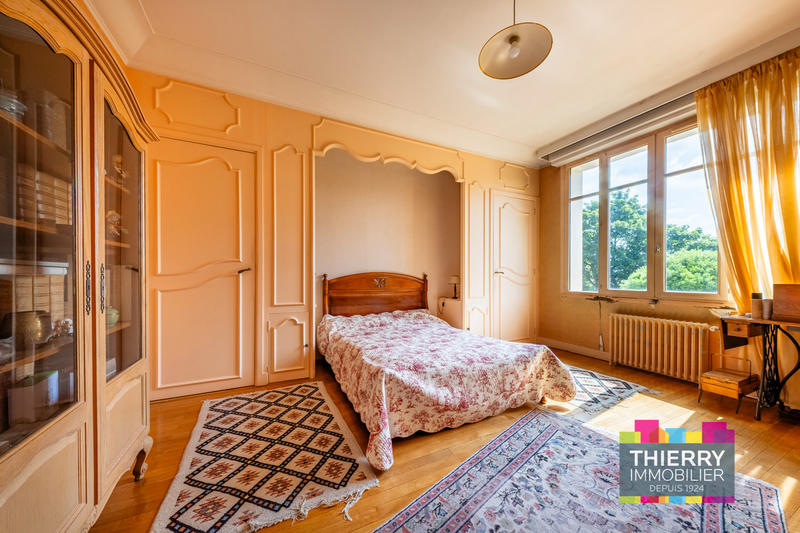 Maison - 238 m² - 8 pièces