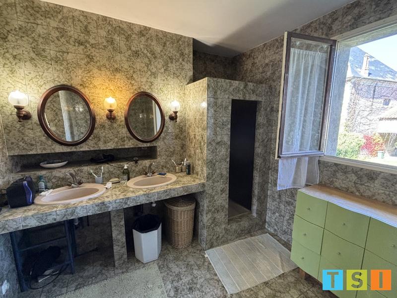 Maison - 287 m² - 7 pièces