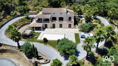 Maison - 260 m² - 6 pièces