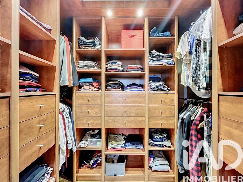 Maison - 225 m² - 8 pièces