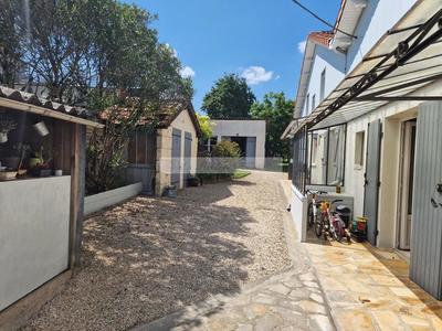 Maison - 208 m² - 9 pièces