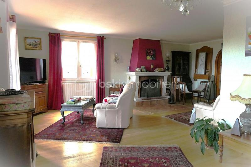 Maison traditionnelle - 169 m² - 6 pièces