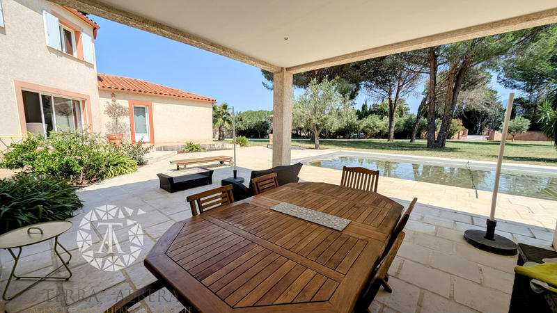 Villa - 254 m² - 8 pièces