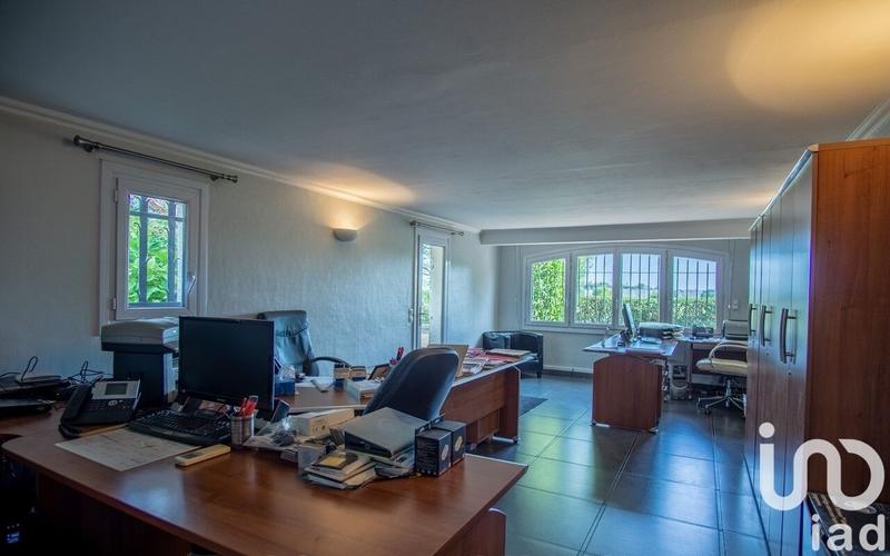 Maison - 237 m² - 9 pièces