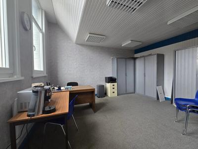 Local d'activités - 180 m² - 5 pièces