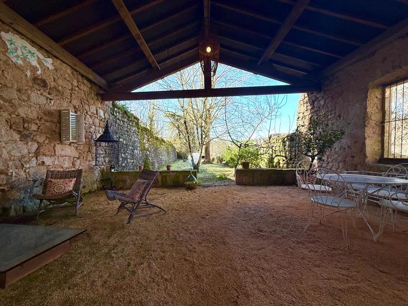 Demeure - 369 m² - 12 pièces