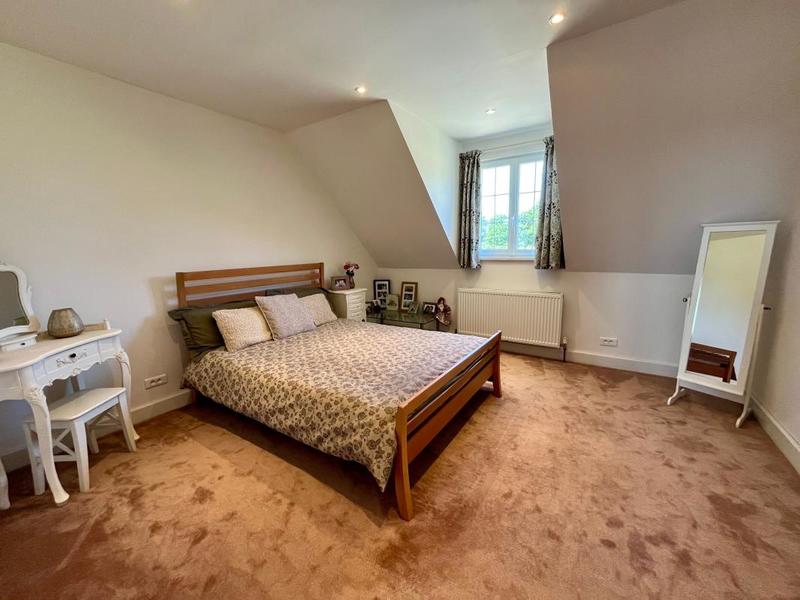 Maison - 284 m² - 8 pièces