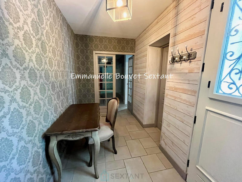 Maison - 233 m² - 9 pièces