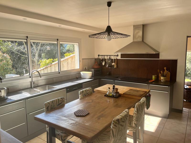 Maison - 266 m² - 9 pièces