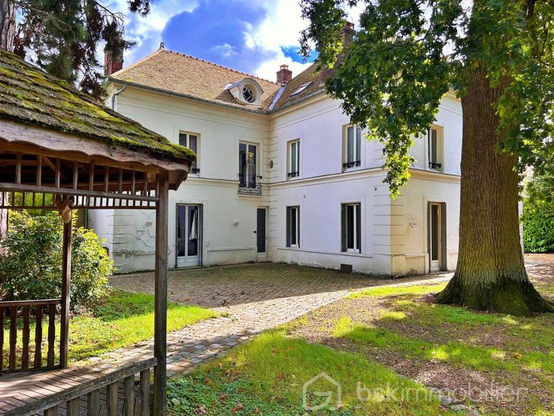 Maison de maîtres - 317 m² - 11 pièces