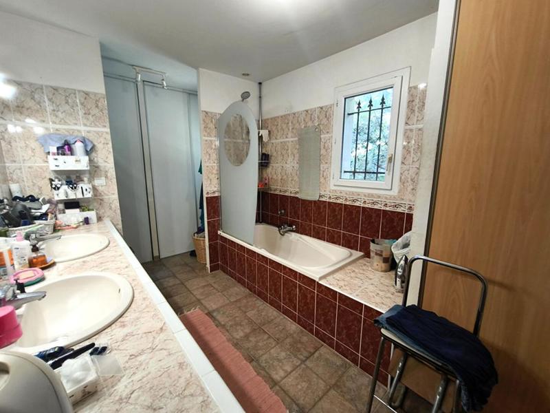 Maison - 233 m² - 8 pièces