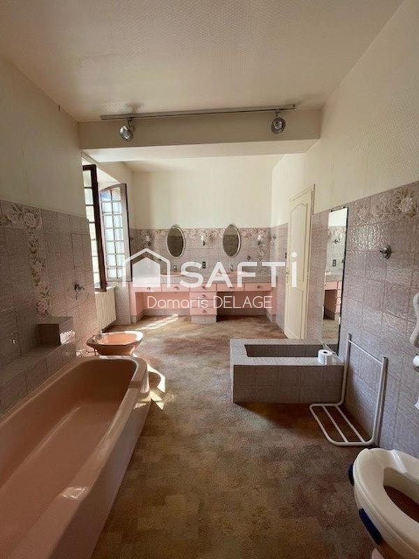 Maison - 225 m² - 9 pièces