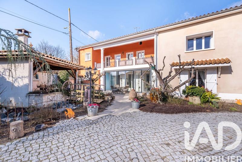 Maison - 329 m² - 16 pièces