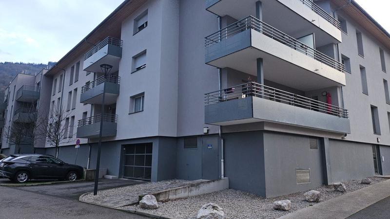 Appartement - 80 m² - 4 pièces