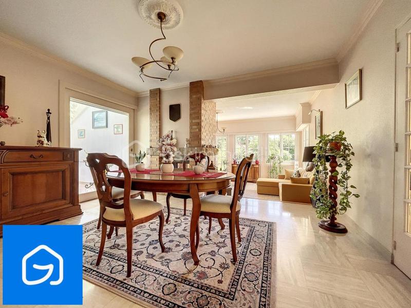 Villa - 232 m² - 10 pièces