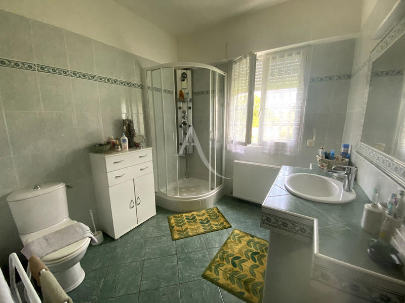 Maison - 214 m² - 8 pièces