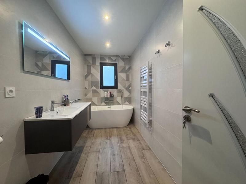 Maison - 102 m² - 4 pièces