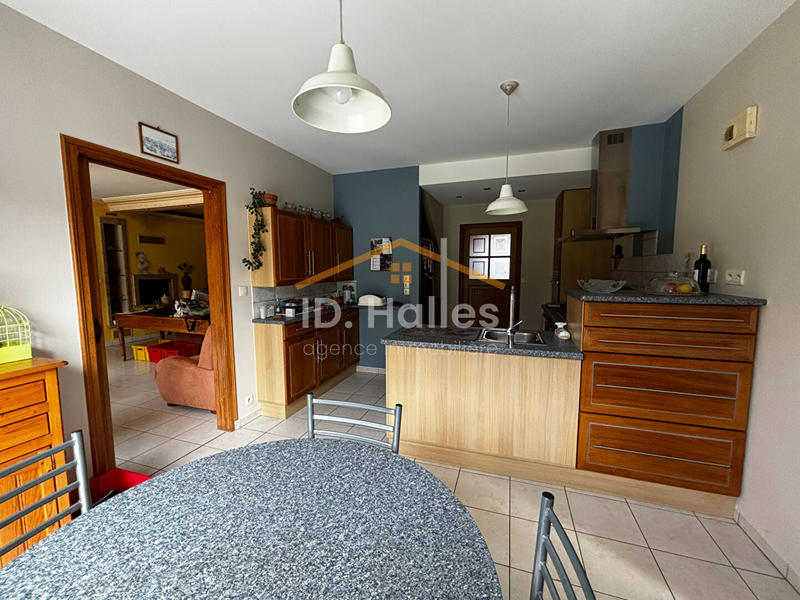 Maison - 245 m² - 10 pièces