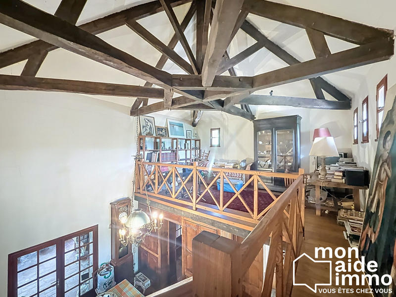 Maison - 240 m² - 8 pièces