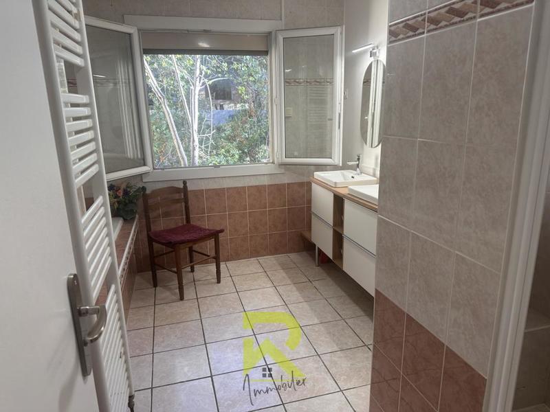 Propriété - 195 m² - 8 pièces