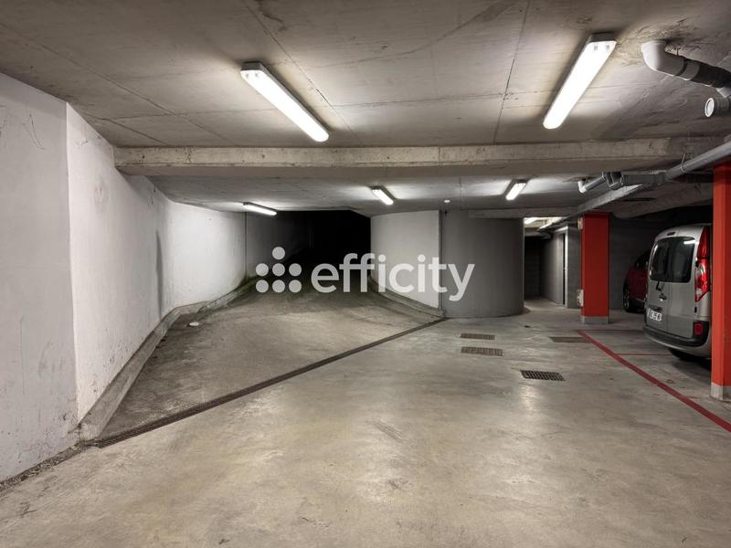 Parking / Garage - 12 m²