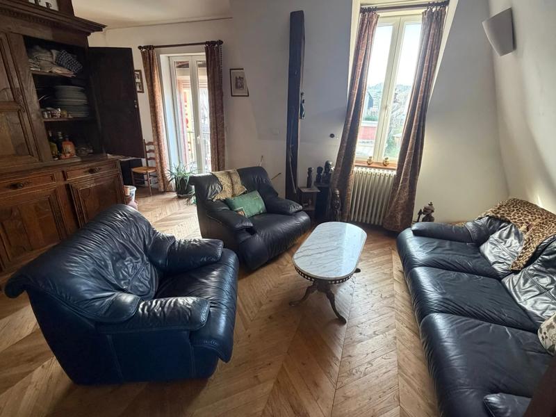 Propriété - 200 m² - 11 pièces