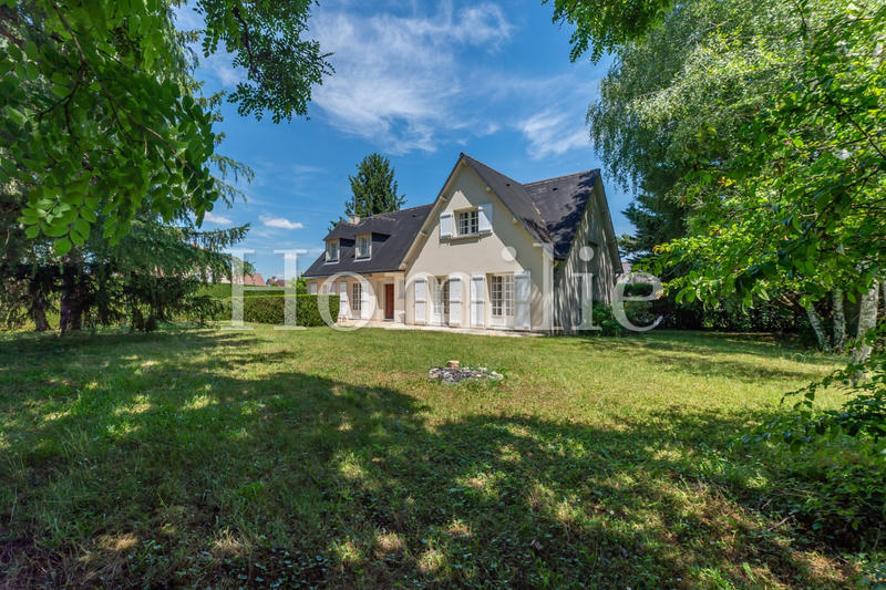 Maison - 199 m² - 9 pièces