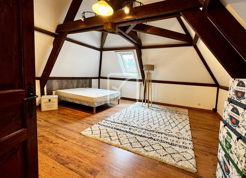 Maison - 239 m² - 9 pièces