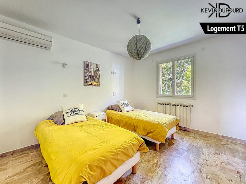 Maison - 225 m² - 11 pièces