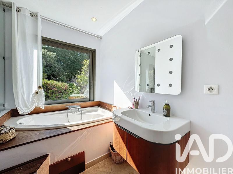 Maison - 181 m² - 5 pièces