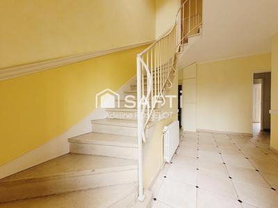 Maison - 220 m² - 10 pièces