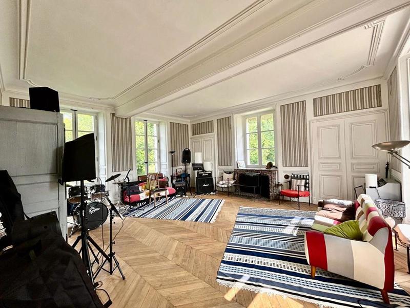 Maison - 484 m² - 12 pièces