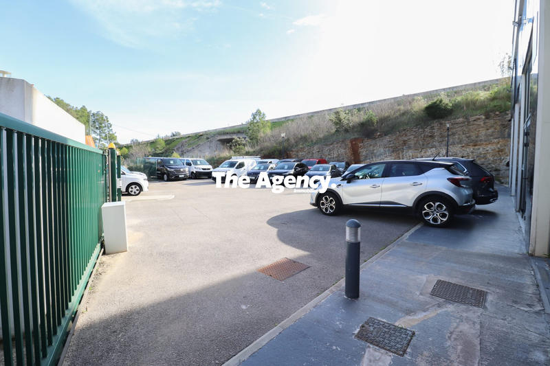 Fonds de commerce - Local commercial - 824 m²