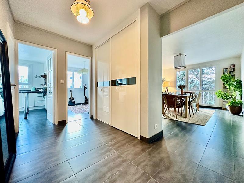 Appartement - 98 m² - 5 pièces